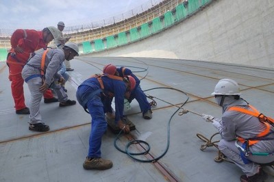 天气太热? 化工建设者坚持&ldquo;向前冲&rdquo;